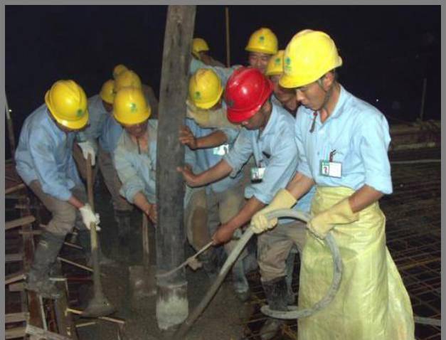 混凝土这样施工，，，没有蜂窝麻面、不烂根，，，还能间接缩短工期！