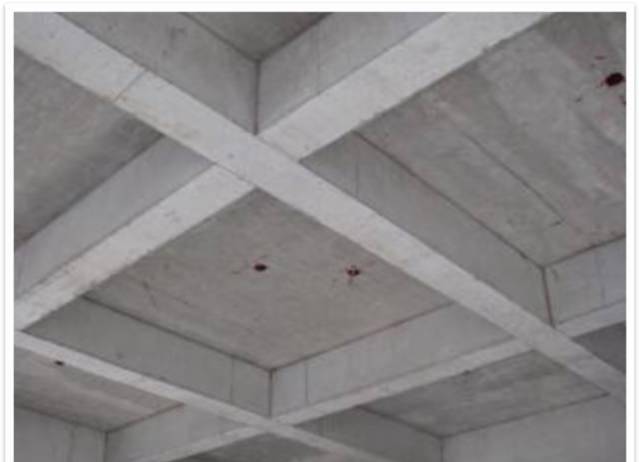 混凝土这样施工，，，没有蜂窝麻面、不烂根，，，还能间接缩短工期！